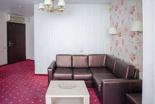 Гостиница Тихая площадь Новосибирск Трехместный номер "Полулюкс"-5