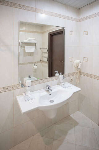 Гостиница Тихая площадь Новосибирск Трехместный номер "Полулюкс"-8