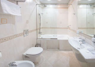 Гостиница Тихая площадь Новосибирск Трехместный номер "Полулюкс"-10